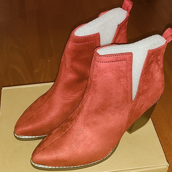 Journee Collection Chic Red Ankle Booties - Picture 4 of 6